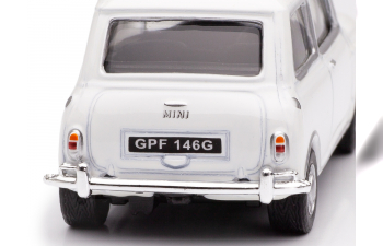 MINI Cooper из оригинального фильма Ограбление по-итальянски (The Italian Job) белый