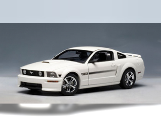 FORD Mustang GT COUPE CALIFORNIA SPECIAL (PERFORMANCE WHITE)(LIMITED EDITION OF 3,000 PCS WORLDWIDE) 2007, WHITE