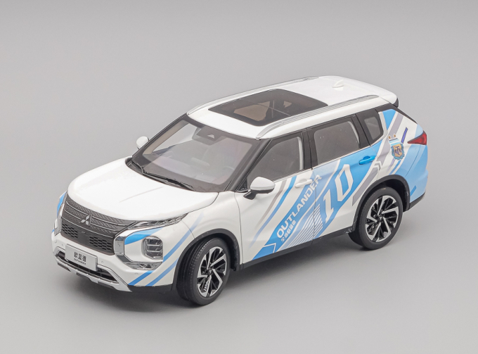 MITSUBISHI Outlander (2023), white / light blue
