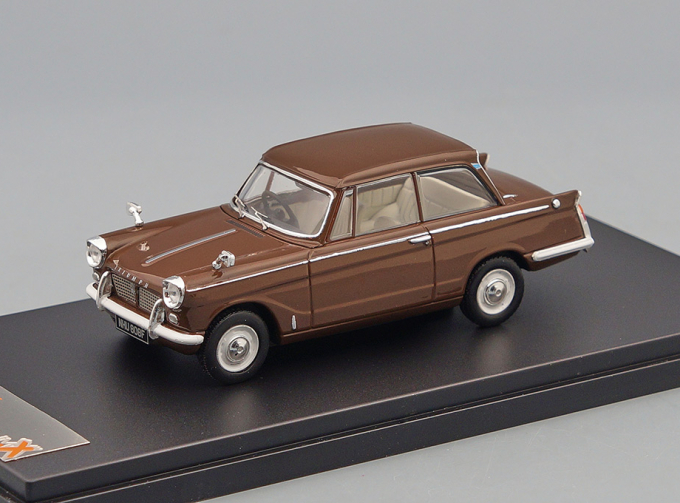 TRIUMPH Herald Saloon (1959), dark brown / light beige interior