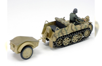 Сборная модель Немецкий гусеничный мотоцикл Sd.Kfz.2 Kettenkraftrad с тремя фигурами