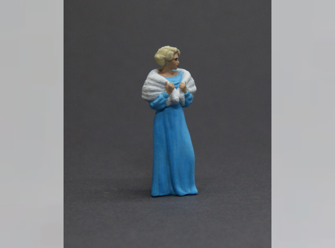 Фигурка Фрау Лили (в голубом платье)