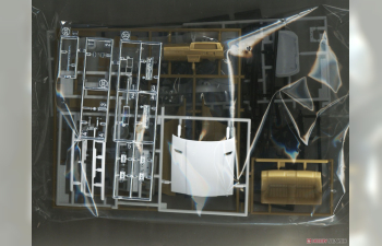 Сборная модель Nissan Gazelle (S110) ранняя модель HT 2000XE-II (1979) (Limited Edition)