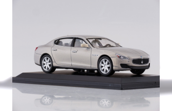 MASERATI Quattroporte GTS (2014), metallic light grey