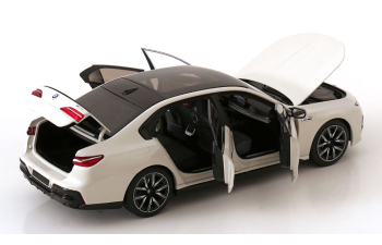 BMW i7 (M70) (2024), white metallic