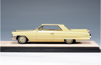 CADILLAC Coupe Deville (1962), Maize