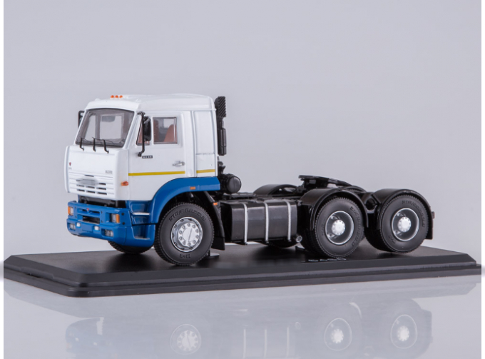 Камский грузовик 6460 седельный тягач, белый / голубой