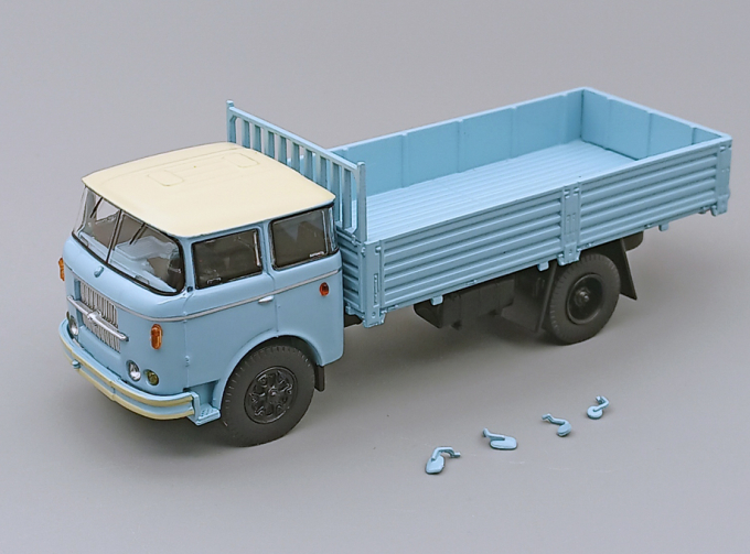 SKODA 706 RT, light blue / beige