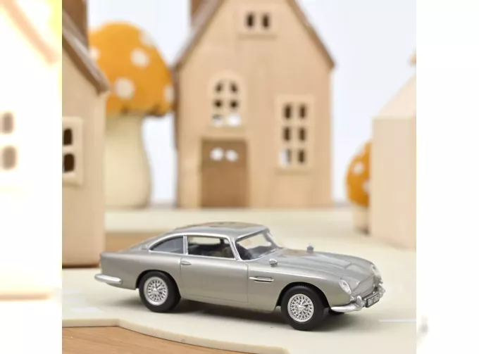 ASTON MARTIN Db5 Coupe (1963), Silver