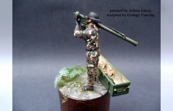 Hungarian Igla Missile operator set with original lasercutted WOOD box, PE set and decal