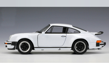 PORSCHE 911 Turbo 3.0 (1974), белый