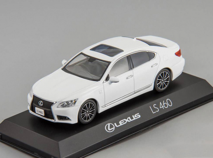 LEXUS LS460 F Sport, white