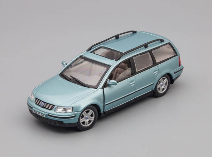 VOLKSWAGEN Passat, light green metallic