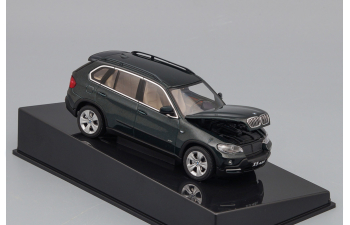 BMW X5 4.8i, dark green