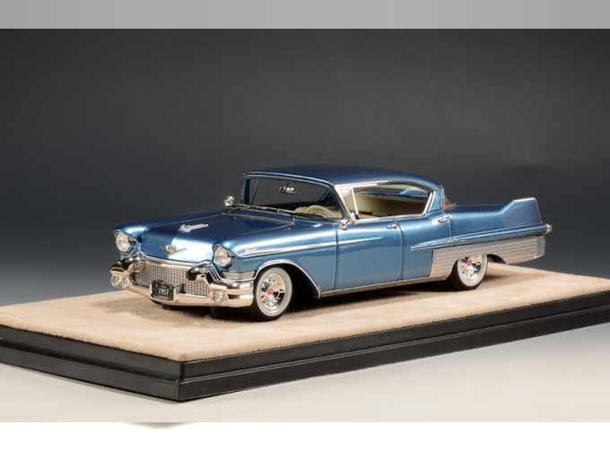 CADILLAC Fleetwood Sixty Special (1957), Bahama Blue Metallic