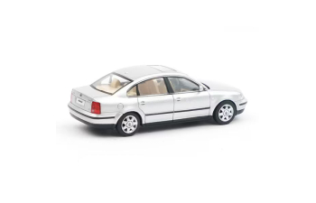 VOLKSWAGEN Passat (B5), silver