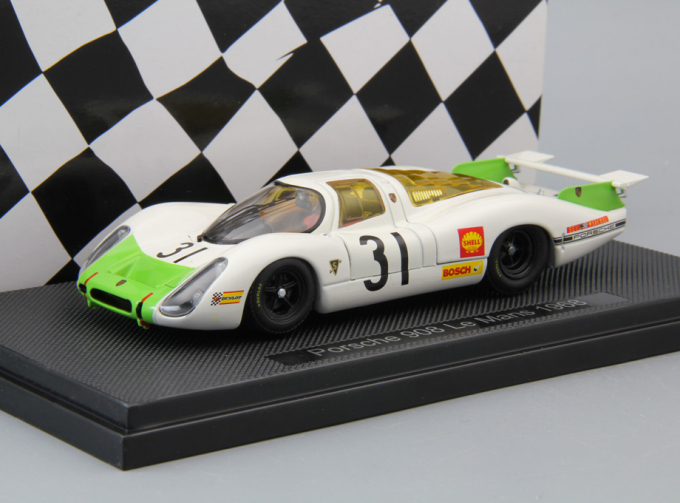 PORSCHE 908 Le Mans #31 (1968), white / green