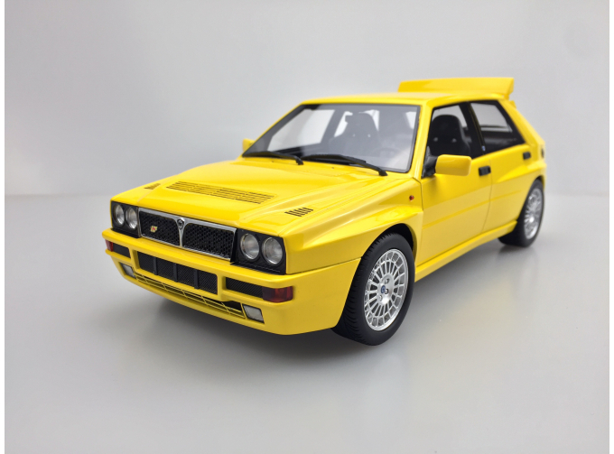 Lancia Delta Integrale Evolution II (yellow)