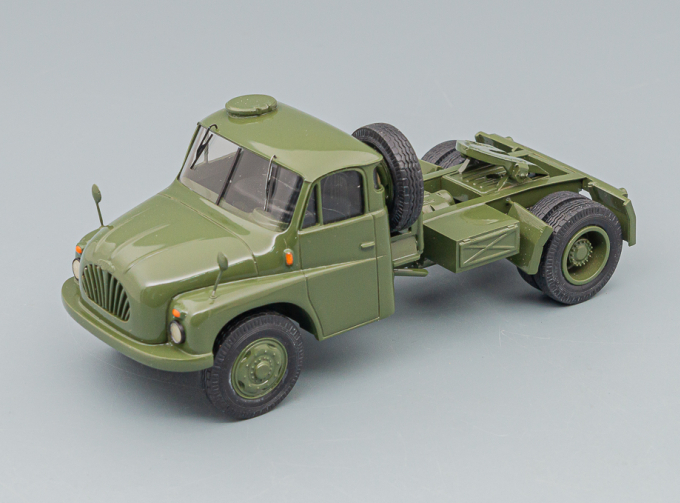 TATRA 138NTT седельный тягач 4x4, green