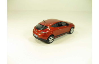 RENAULT Megane III хэтчбек, дилерская 1:43, красно-коричневый