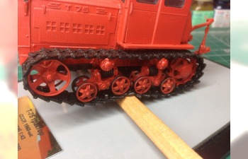 Т-75 трактор (красный, чистый)