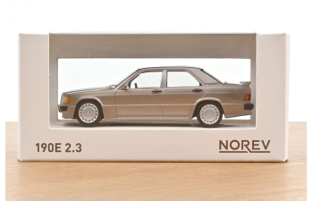 MERCEDES-BENZ 190E 2.3 16 (1984), beige metallic