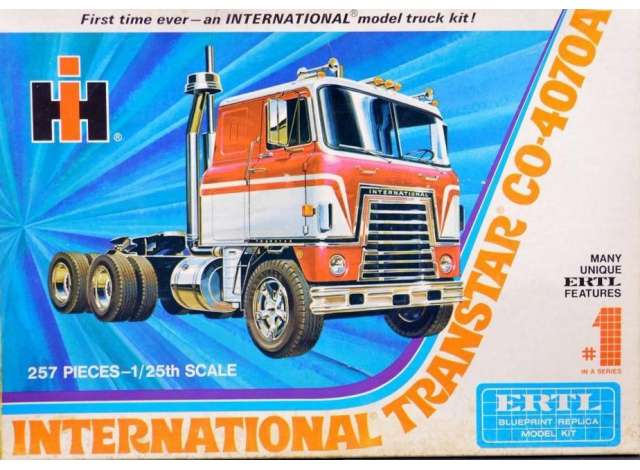 Сборная модель International Transtar CO-4070A Semi Tractor, plastic modelkit