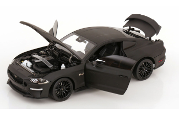 Сборная модель FORD Mustang GT with Wide Bode Kit (2019), matt-black