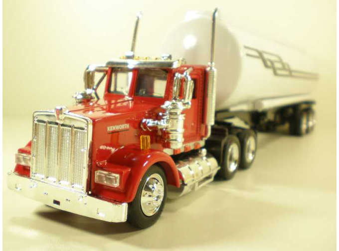 KENWORTH W900 (1979) трейлер цистерна 1:43, красный