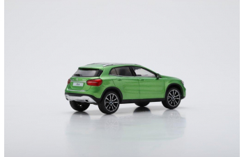 Mercedes-Benz GLA 250 2017, green