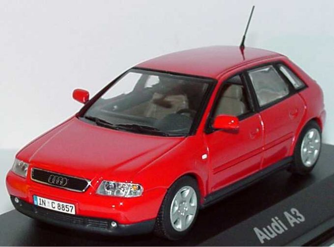 AUDI A3 4-door (2000), красный