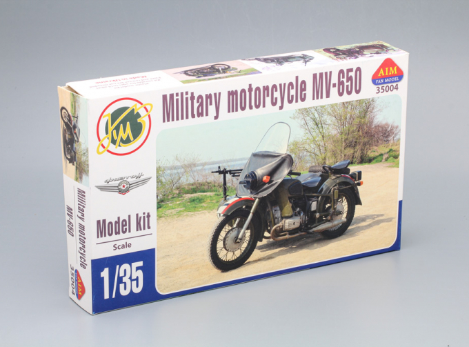 Сборная модель MV-650 Soviet military motorcycle with sidecar