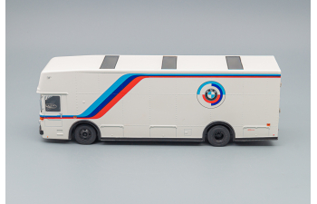 MERCEDES-BENZ Renntransporter BMW, white