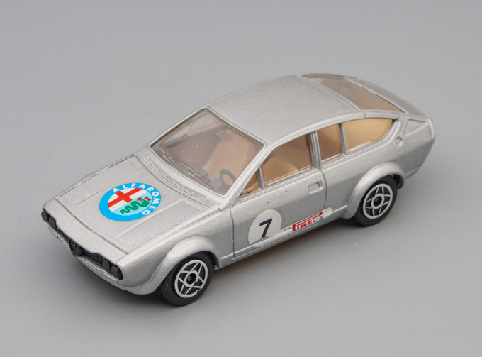 ALFA ROMEO Alfetta GTV, silver