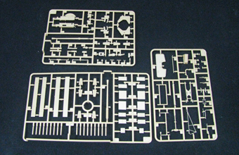 Сборная модель Зенитное орудие OQF 40mm Bofors Anti-aircraft Gun Mk.I/III (British Version)