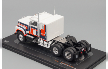 INTERNATIONAL Transtar 4300 towing vehicle (1980), white dark blue red