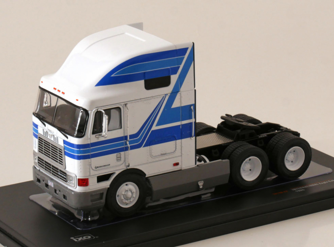 INTERNATIONAL Eagle Cabover Tractor Truck 3-assi (1995), White Blue