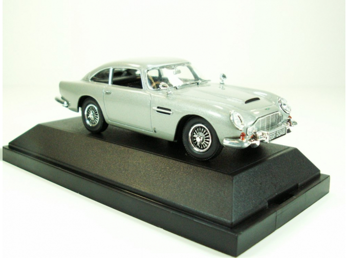 ASTON MARTIN DB5, серебристый