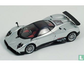 PAGANI Zonda F (2005), silver / black