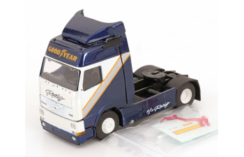 VOLVO FH12 Good Year Racing race transporter with acessories