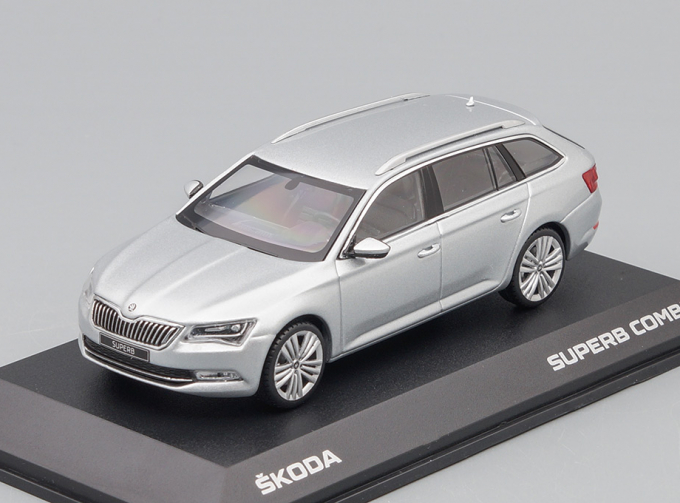 SKODA Superb 3 Combi stříbrná