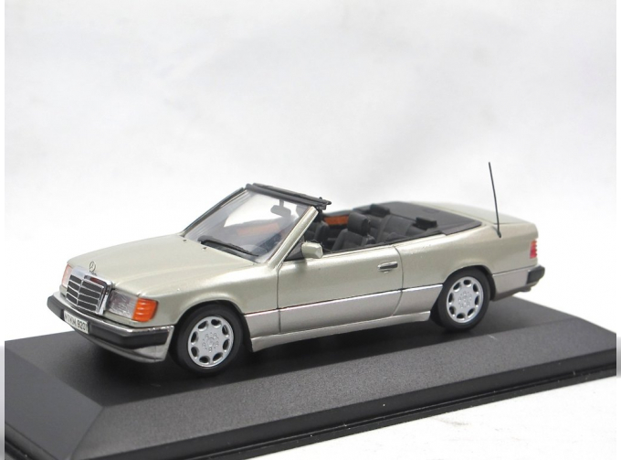 MERCEDES-BENZ 300 CE-24 Cabriolet, rauch silber / schwarz