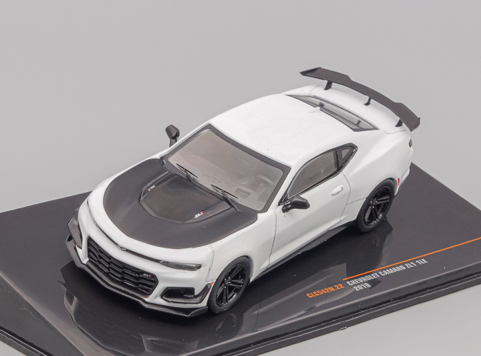 CHEVROLET Camaro ZL1 1LE (2019), white / black