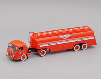 SOMUA Jl17 Truck Tanker Truck Esso Produits Aviation (1955), red