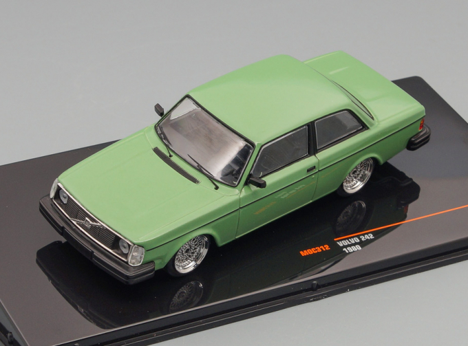 VOLVO 242 Customs 1980 Light Green