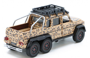 MERCEDES-BENZ G63 AMG 6x6 with Leopard Cat Family