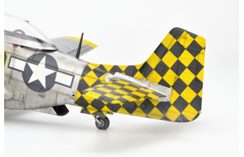 Сборная модель истребитель P-51D Mustang, RED TAILS & Co. комбо (2 в 1)