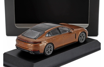 PORSCHE Panamera Turbo E-Hybrid (G3) (2024), Madeira gold metallic