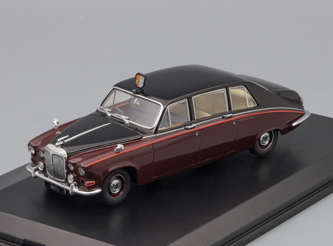 DAIMLER DS420 Queen Mother Limousine (1970), claret / black