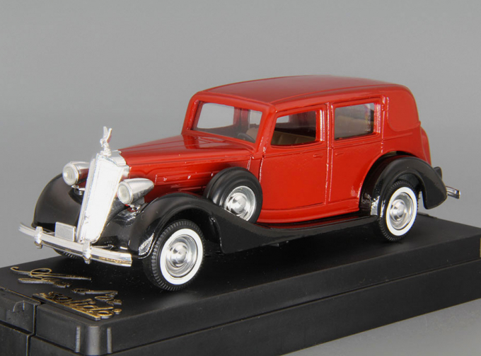 PACKARD Sedan (1937), red / black